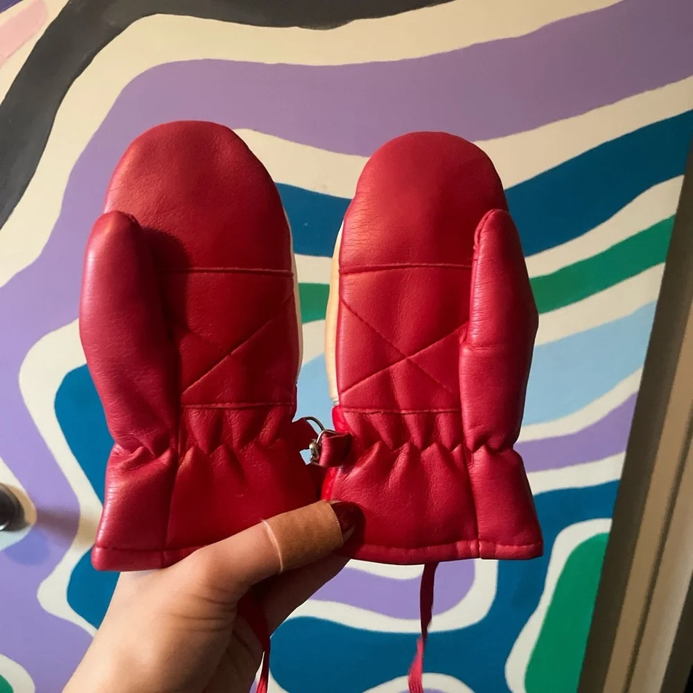 Vintage Tenderheart Bear Mittens